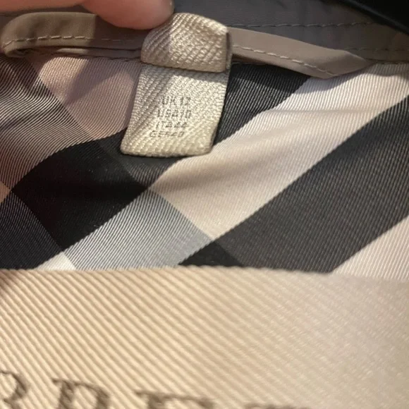 Burberry Hooded Short Showerproof Trench
Coat - Picture 13 of 16